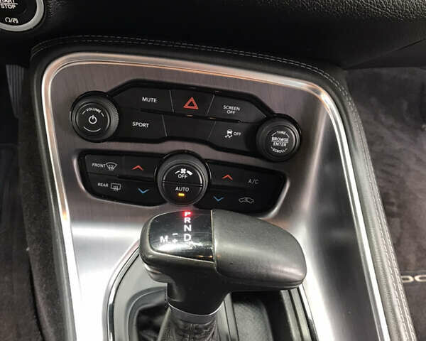 Черный Додж Челенджер, объемом двигателя 3.6 л и пробегом 124 тыс. км за 19500 $, фото 18 на Automoto.ua