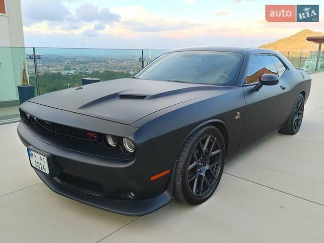 Черный Додж Челенджер, объемом двигателя 6.4 л и пробегом 78 тыс. км за 32499 $, фото 2 на Automoto.ua