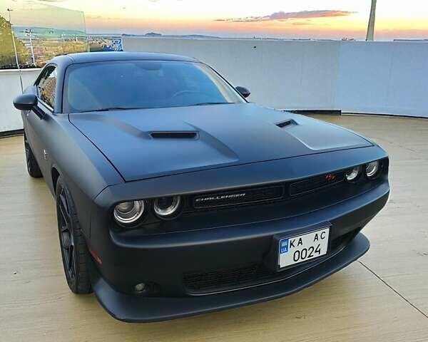 Черный Додж Челенджер, объемом двигателя 6.4 л и пробегом 78 тыс. км за 32499 $, фото 3 на Automoto.ua