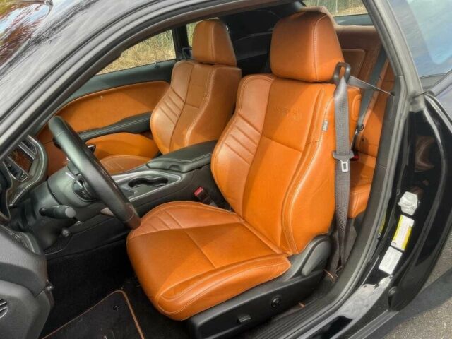 Черный Додж Челенджер, объемом двигателя 6.2 л и пробегом 55 тыс. км за 13670 $, фото 7 на Automoto.ua