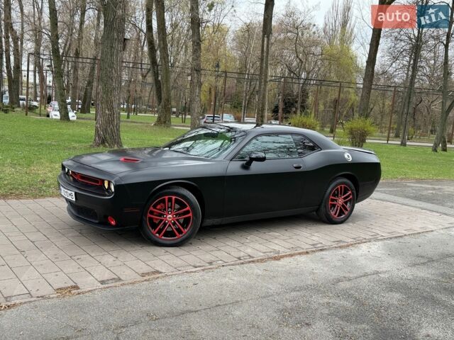 Чорний Додж Challenger, об'ємом двигуна 2 л та пробігом 45 тис. км за 20350 $, фото 5 на Automoto.ua