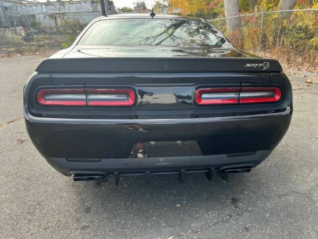 Черный Додж Челенджер, объемом двигателя 6.2 л и пробегом 55 тыс. км за 13670 $, фото 4 на Automoto.ua