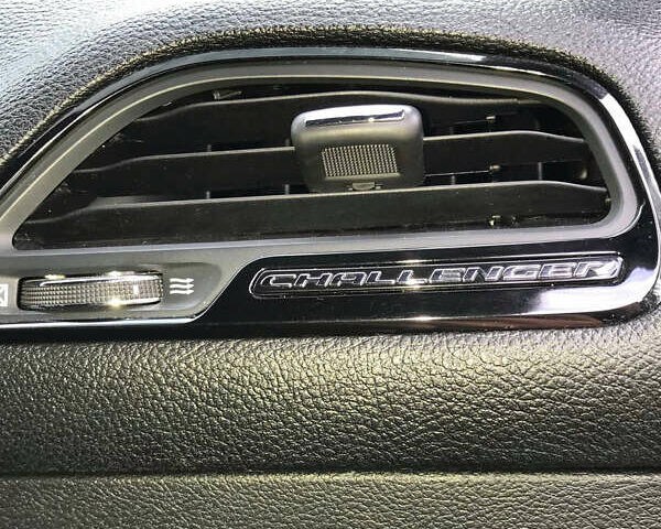 Черный Додж Челенджер, объемом двигателя 3.6 л и пробегом 124 тыс. км за 19500 $, фото 26 на Automoto.ua