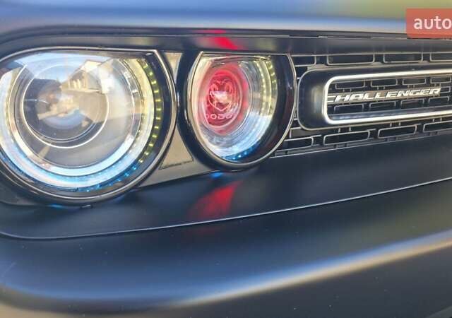 Черный Додж Челенджер, объемом двигателя 5.65 л и пробегом 139 тыс. км за 27000 $, фото 3 на Automoto.ua