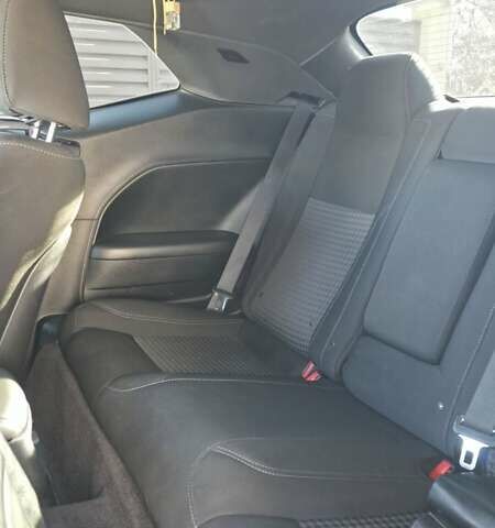 Черный Додж Челенджер, объемом двигателя 5.65 л и пробегом 139 тыс. км за 27000 $, фото 16 на Automoto.ua