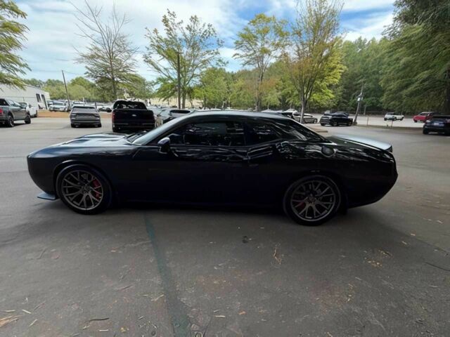 Черный Додж Челенджер, объемом двигателя 6.2 л и пробегом 52 тыс. км за 20000 $, фото 3 на Automoto.ua