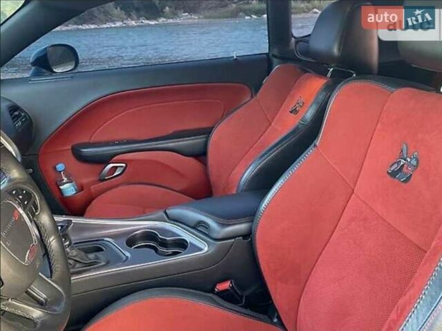 Чорний Додж Challenger, об'ємом двигуна 6.4 л та пробігом 60 тис. км за 39999 $, фото 17 на Automoto.ua