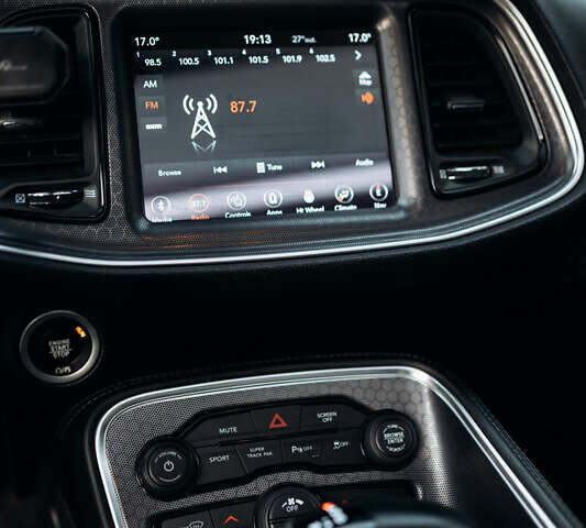 Черный Додж Челенджер, объемом двигателя 3.6 л и пробегом 86 тыс. км за 22500 $, фото 7 на Automoto.ua