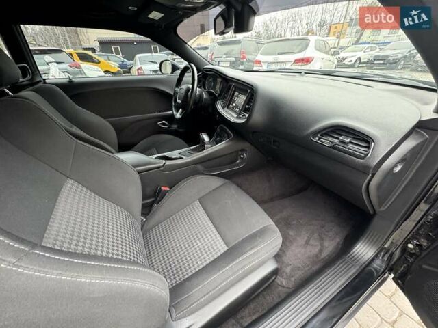 Чорний Додж Challenger, об'ємом двигуна 5.7 л та пробігом 98 тис. км за 23800 $, фото 23 на Automoto.ua