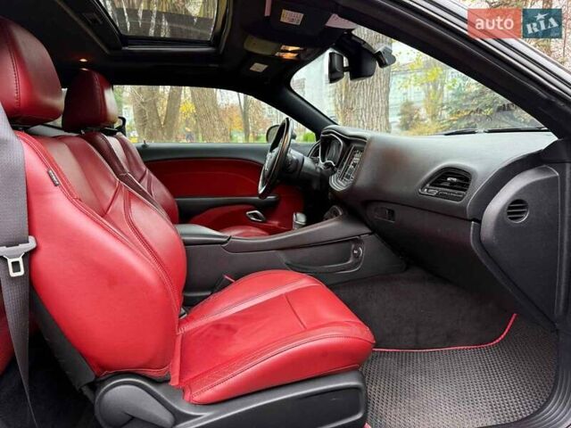 Черный Додж Челенджер, объемом двигателя 3.6 л и пробегом 137 тыс. км за 19740 $, фото 25 на Automoto.ua