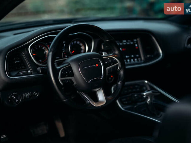 Черный Додж Челенджер, объемом двигателя 3.6 л и пробегом 86 тыс. км за 22500 $, фото 6 на Automoto.ua