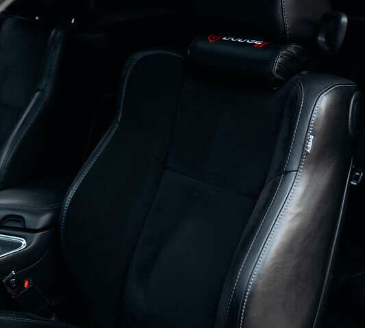 Черный Додж Челенджер, объемом двигателя 3.6 л и пробегом 86 тыс. км за 22500 $, фото 8 на Automoto.ua