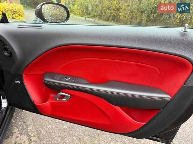 Черный Додж Челенджер, объемом двигателя 3.6 л и пробегом 137 тыс. км за 19740 $, фото 24 на Automoto.ua