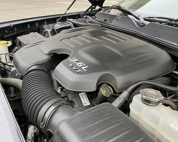 Черный Додж Челенджер, объемом двигателя 3.6 л и пробегом 50 тыс. км за 23999 $, фото 28 на Automoto.ua