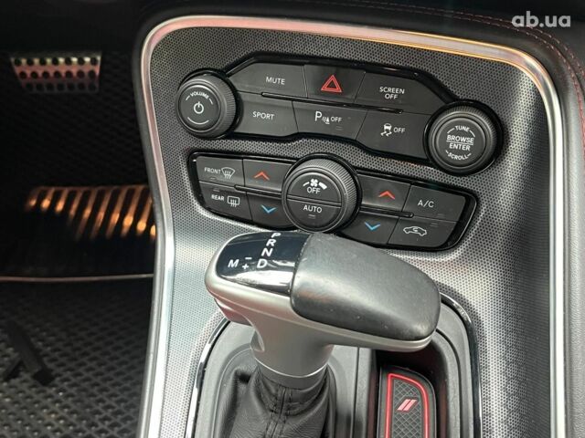 Додж Челенджер 2018 в Киеве на Automoto.ua Черный Додж Челенджер, объемом двигателя 3.6 л и пробегом 137 тыс. км за 21290 $, фото 16 на Automoto.ua