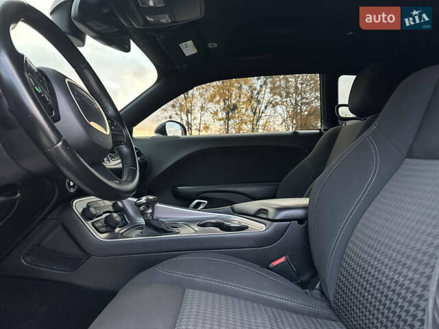 Черный Додж Челенджер, объемом двигателя 3.6 л и пробегом 161 тыс. км за 16900 $, фото 26 на Automoto.ua