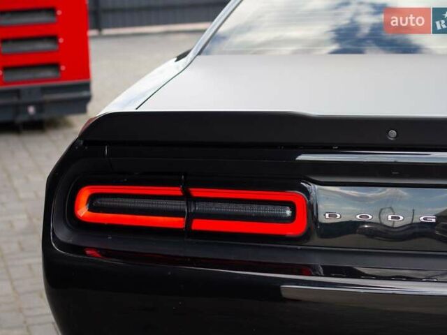 Черный Додж Челенджер, объемом двигателя 6.42 л и пробегом 45 тыс. км за 43000 $, фото 14 на Automoto.ua