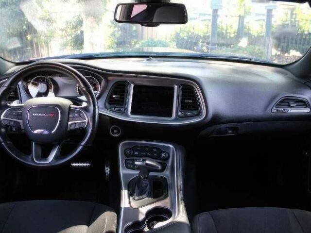 Черный Додж Челенджер, объемом двигателя 6.4 л и пробегом 53 тыс. км за 13900 $, фото 7 на Automoto.ua