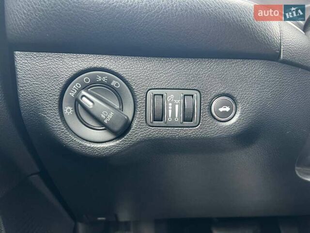 Черный Додж Челенджер, объемом двигателя 3.6 л и пробегом 115 тыс. км за 17990 $, фото 12 на Automoto.ua