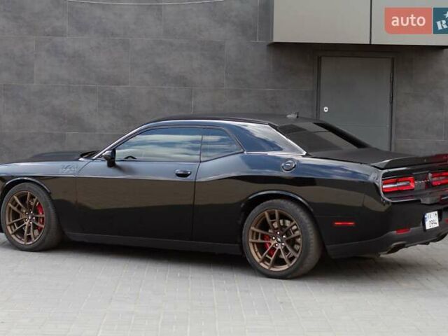 Черный Додж Челенджер, объемом двигателя 6.42 л и пробегом 45 тыс. км за 43000 $, фото 1 на Automoto.ua