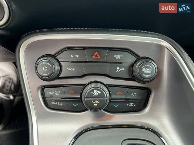 Черный Додж Челенджер, объемом двигателя 3.6 л и пробегом 115 тыс. км за 17990 $, фото 17 на Automoto.ua