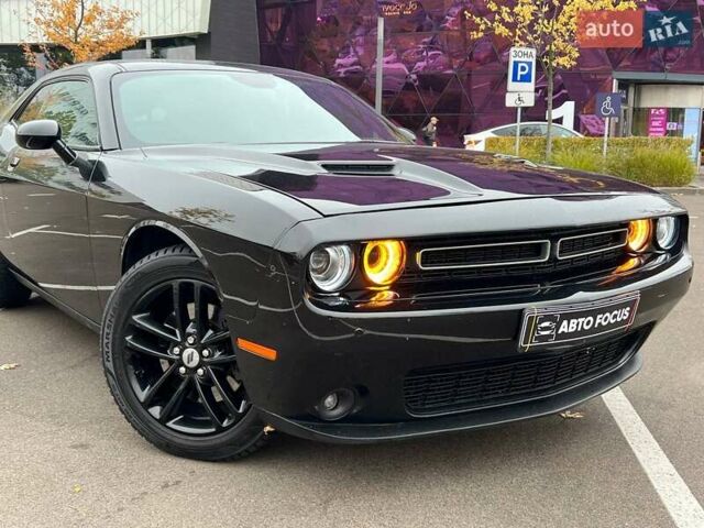 Черный Додж Челенджер, объемом двигателя 3.6 л и пробегом 115 тыс. км за 17990 $, фото 1 на Automoto.ua