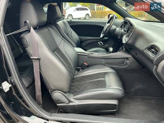 Черный Додж Челенджер, объемом двигателя 3.6 л и пробегом 115 тыс. км за 17990 $, фото 10 на Automoto.ua