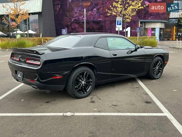 Черный Додж Челенджер, объемом двигателя 3.6 л и пробегом 115 тыс. км за 17990 $, фото 6 на Automoto.ua
