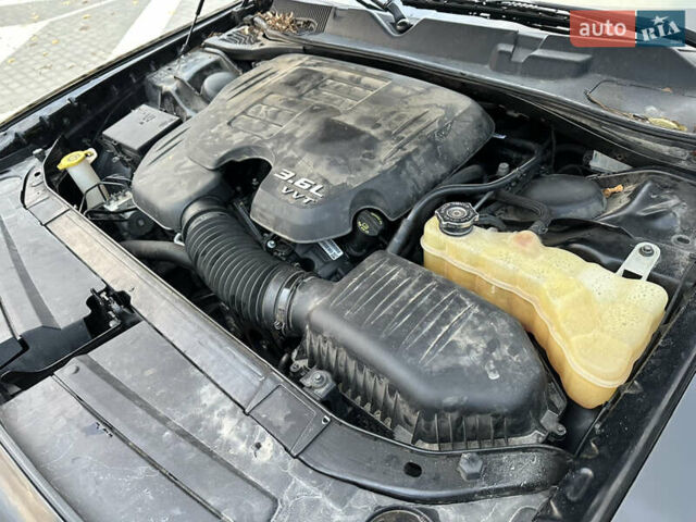 Черный Додж Челенджер, объемом двигателя 3.6 л и пробегом 161 тыс. км за 16900 $, фото 31 на Automoto.ua