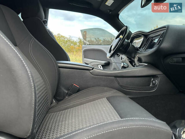 Черный Додж Челенджер, объемом двигателя 3.6 л и пробегом 161 тыс. км за 16900 $, фото 29 на Automoto.ua