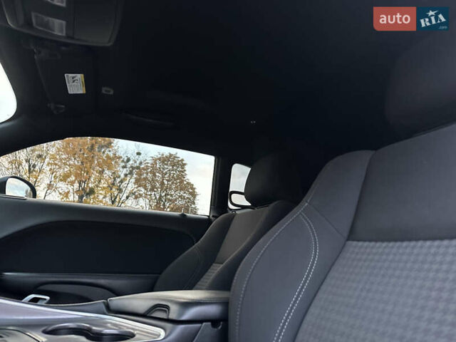 Черный Додж Челенджер, объемом двигателя 3.6 л и пробегом 161 тыс. км за 16900 $, фото 27 на Automoto.ua