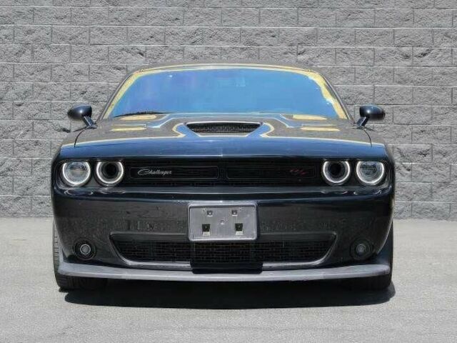 Черный Додж Челенджер, объемом двигателя 6.4 л и пробегом 53 тыс. км за 13900 $, фото 1 на Automoto.ua