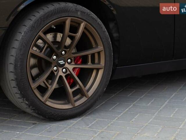 Черный Додж Челенджер, объемом двигателя 6.42 л и пробегом 45 тыс. км за 43000 $, фото 18 на Automoto.ua