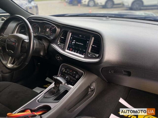 Черный Додж Челенджер, объемом двигателя 6.4 л и пробегом 20 тыс. км за 41500 $, фото 19 на Automoto.ua