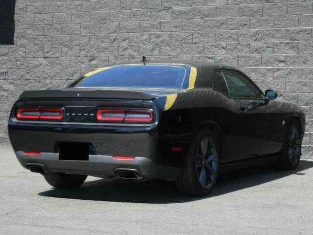 Черный Додж Челенджер, объемом двигателя 6.4 л и пробегом 53 тыс. км за 13900 $, фото 5 на Automoto.ua