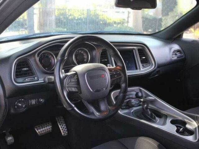 Черный Додж Челенджер, объемом двигателя 6.4 л и пробегом 53 тыс. км за 13900 $, фото 9 на Automoto.ua