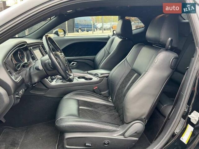 Черный Додж Челенджер, объемом двигателя 3.6 л и пробегом 115 тыс. км за 17990 $, фото 8 на Automoto.ua