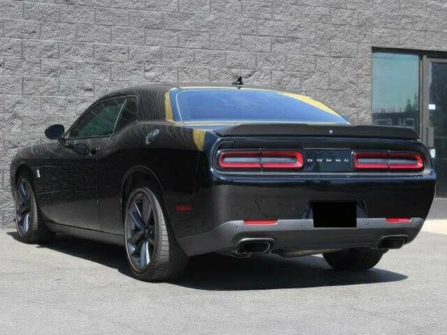 Черный Додж Челенджер, объемом двигателя 6.4 л и пробегом 53 тыс. км за 13900 $, фото 3 на Automoto.ua