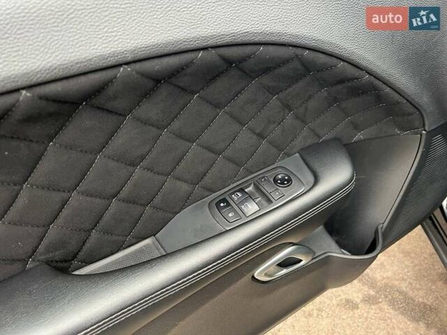 Черный Додж Челенджер, объемом двигателя 3.6 л и пробегом 115 тыс. км за 17990 $, фото 11 на Automoto.ua