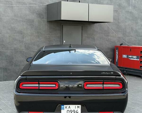 Черный Додж Челенджер, объемом двигателя 6.42 л и пробегом 45 тыс. км за 43000 $, фото 12 на Automoto.ua