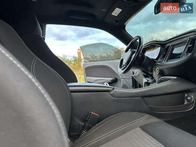 Черный Додж Челенджер, объемом двигателя 3.6 л и пробегом 161 тыс. км за 16900 $, фото 28 на Automoto.ua