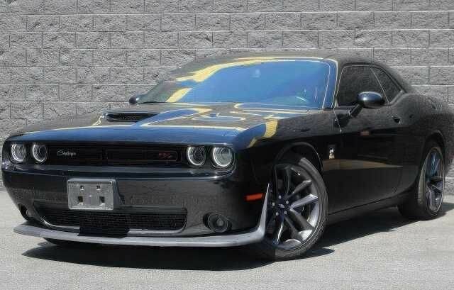 Черный Додж Челенджер, объемом двигателя 6.4 л и пробегом 53 тыс. км за 13900 $, фото 2 на Automoto.ua