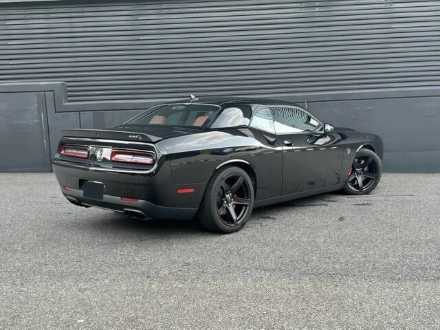 Чорний Додж Challenger, об'ємом двигуна 6.2 л та пробігом 31 тис. км за 43200 $, фото 4 на Automoto.ua