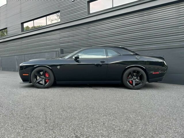 Чорний Додж Challenger, об'ємом двигуна 6.2 л та пробігом 31 тис. км за 43200 $, фото 3 на Automoto.ua