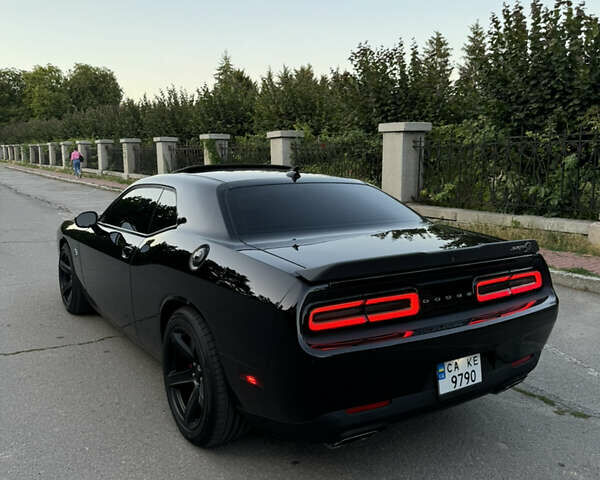 Черный Додж Челенджер, объемом двигателя 6.4 л и пробегом 60 тыс. км за 51000 $, фото 31 на Automoto.ua