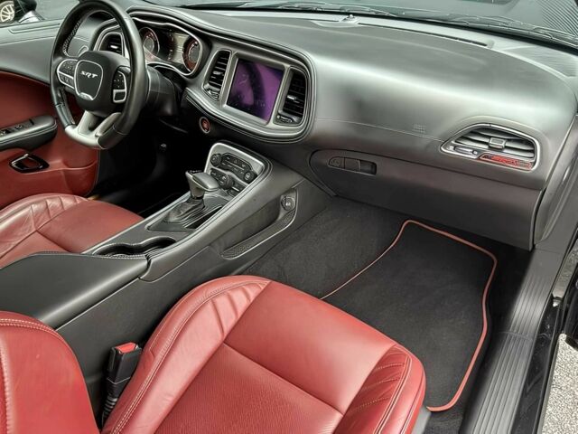 Чорний Додж Challenger, об'ємом двигуна 6.2 л та пробігом 31 тис. км за 43200 $, фото 10 на Automoto.ua