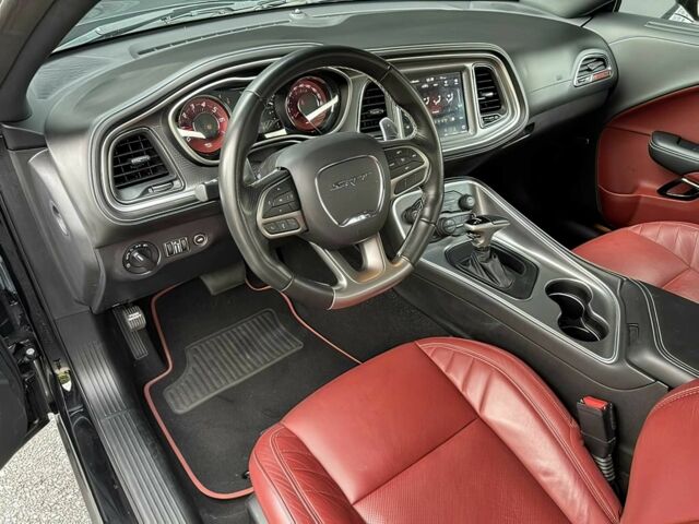 Чорний Додж Challenger, об'ємом двигуна 6.2 л та пробігом 31 тис. км за 43200 $, фото 8 на Automoto.ua