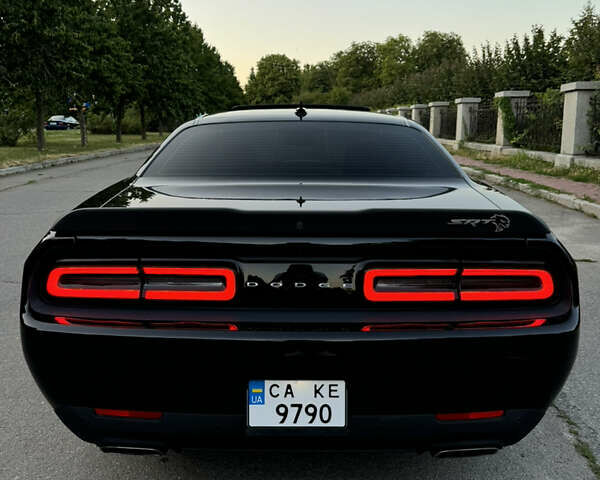 Черный Додж Челенджер, объемом двигателя 6.4 л и пробегом 60 тыс. км за 51000 $, фото 26 на Automoto.ua