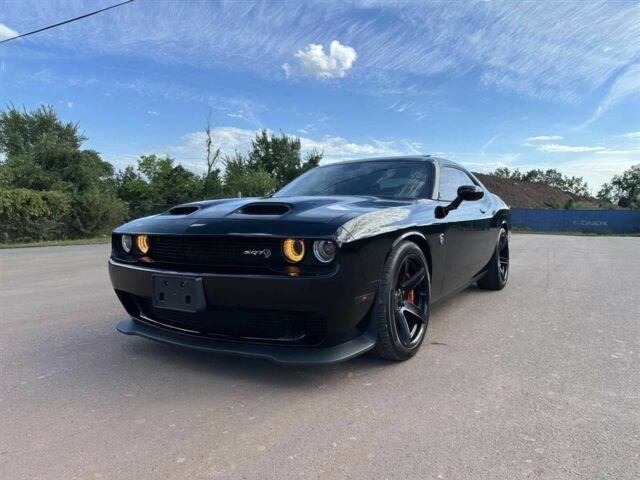 Черный Додж Челенджер, объемом двигателя 6.2 л и пробегом 28 тыс. км за 15000 $, фото 2 на Automoto.ua