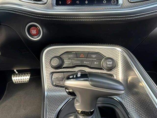 Черный Додж Челенджер, объемом двигателя 6.2 л и пробегом 29 тыс. км за 12000 $, фото 12 на Automoto.ua